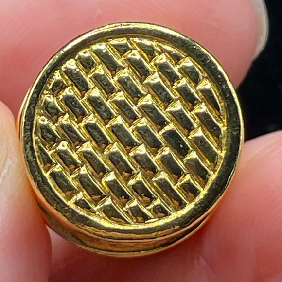 Joan Rivers Vintage Gold Tone Gift Box Pendant Necklace Classics Collection - Picture 8 of 8